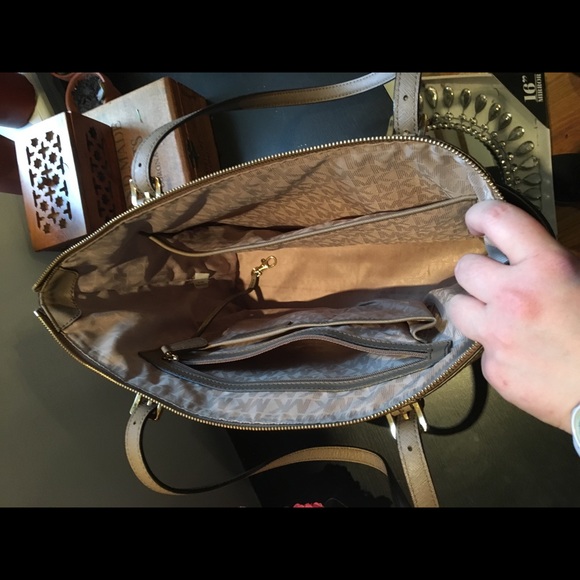 Michael Kors Jet Set Saffiano zip tote - Picture 4 of 4